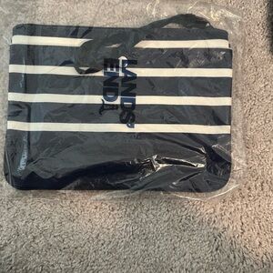 NWT LANDS END NAVY & WHITE MEDIUM SIZE ZIPPERED BAG